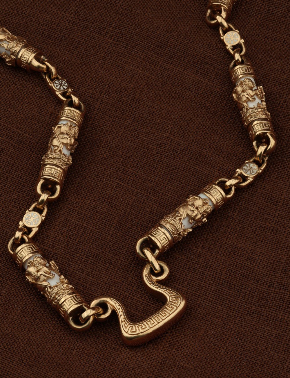 Цепь из золота c эмалью и бивнем мамонта