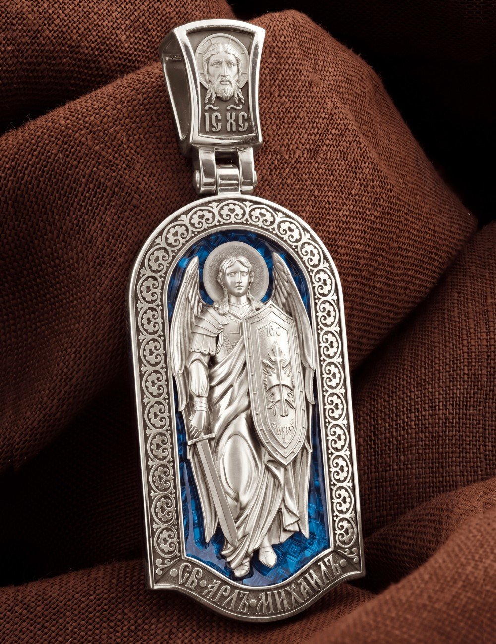 Образок из белого золота c эмалью