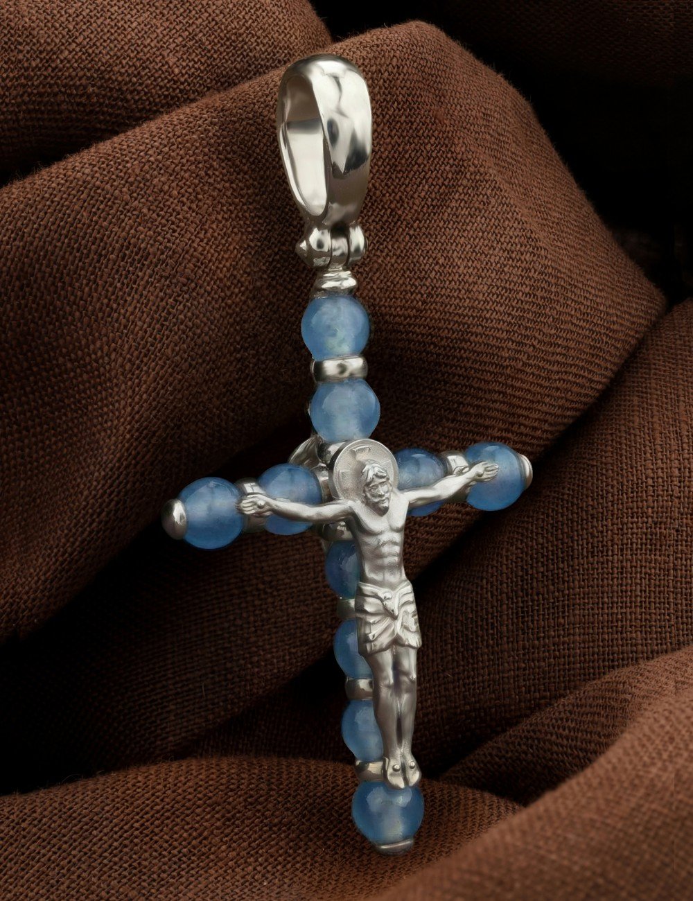 Крест из белого золота c жадеитом