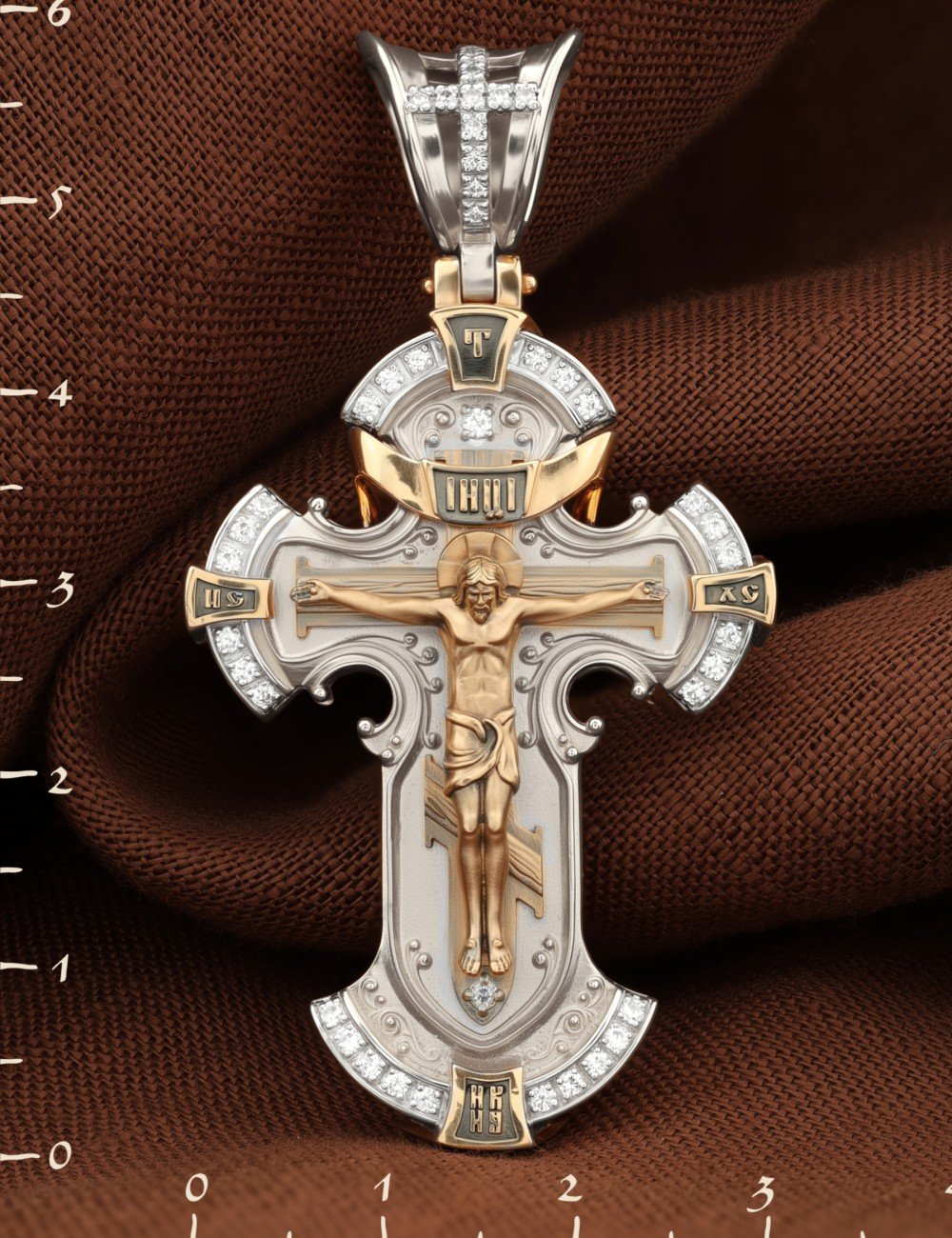 Крест из белого золота c бриллиантами