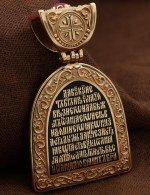 Образок из золота c эмалью, рубином и бивнем мамонта