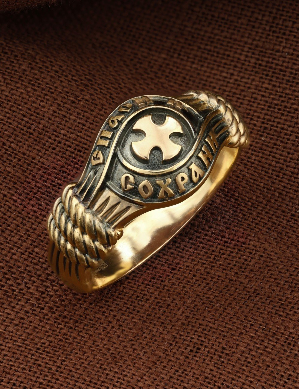 Кольцо из лимонного золота