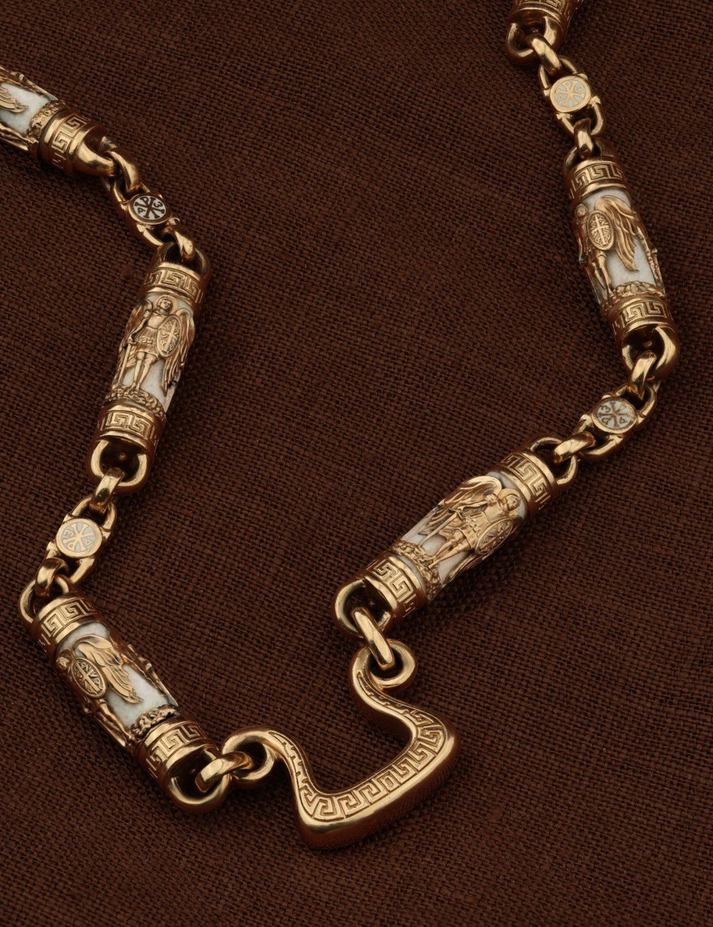 Цепь из золота c эмалью и бивнем мамонта