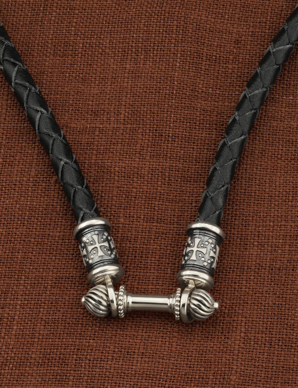 Гайтан из белого золота c кожаным шнурком