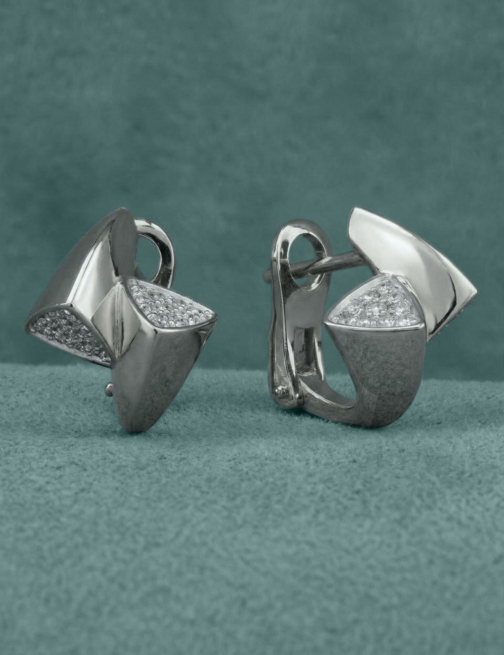 Серьги из белого золота c бриллиантами