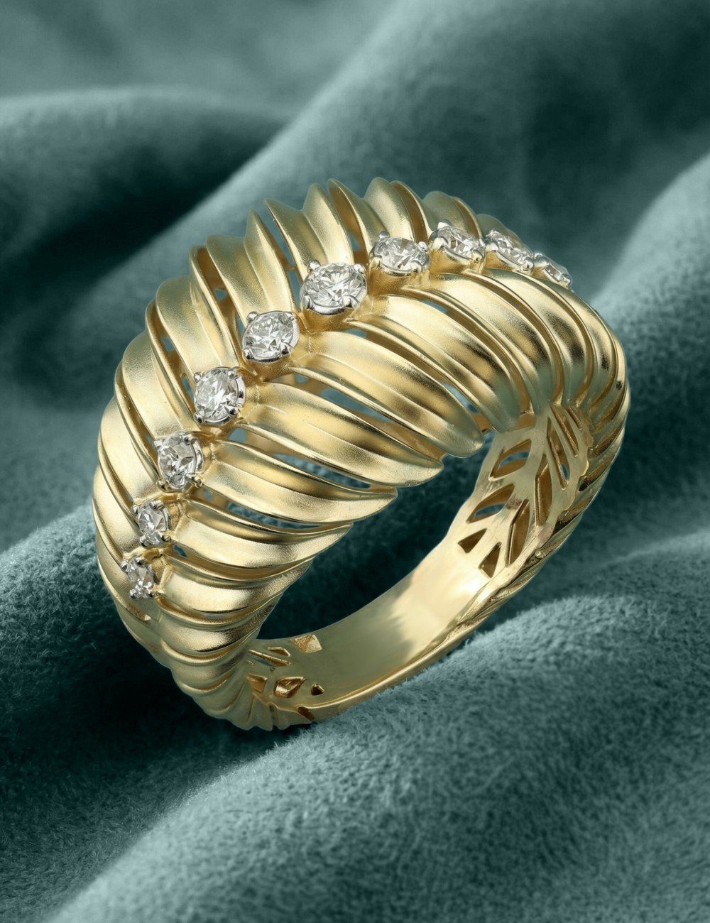 Кольцо из лимонного золота c бриллиантами