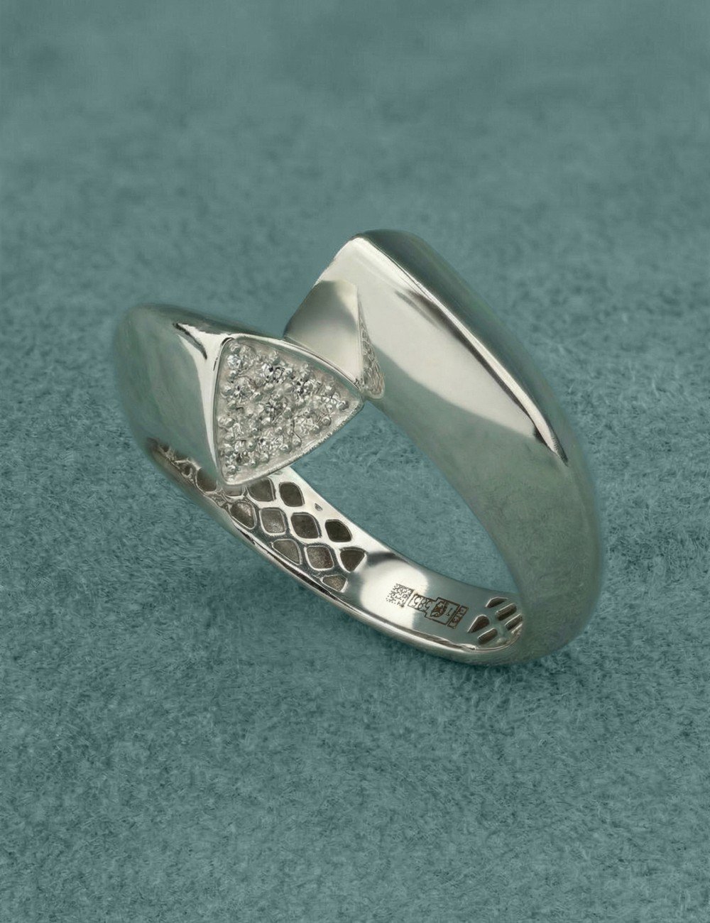 Кольцо из белого золота c бриллиантами