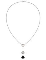 Колье из белого золота c бриллиантами, ониксом и перламутром