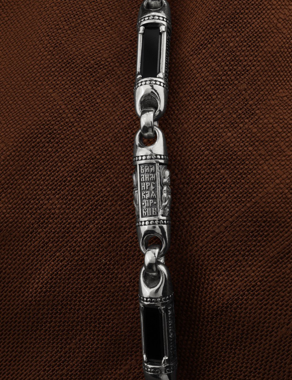 Гайтан из белого золота c кожаным шнурком и ониксом