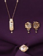 Кольцо из золота c бриллиантами и перламутром