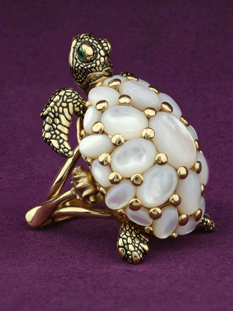 Кольцо из лимонного золота 585 пробы c эмалью и перламутром