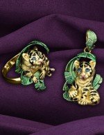 Подвеска из лимонного золота c эмалью и изумрудом