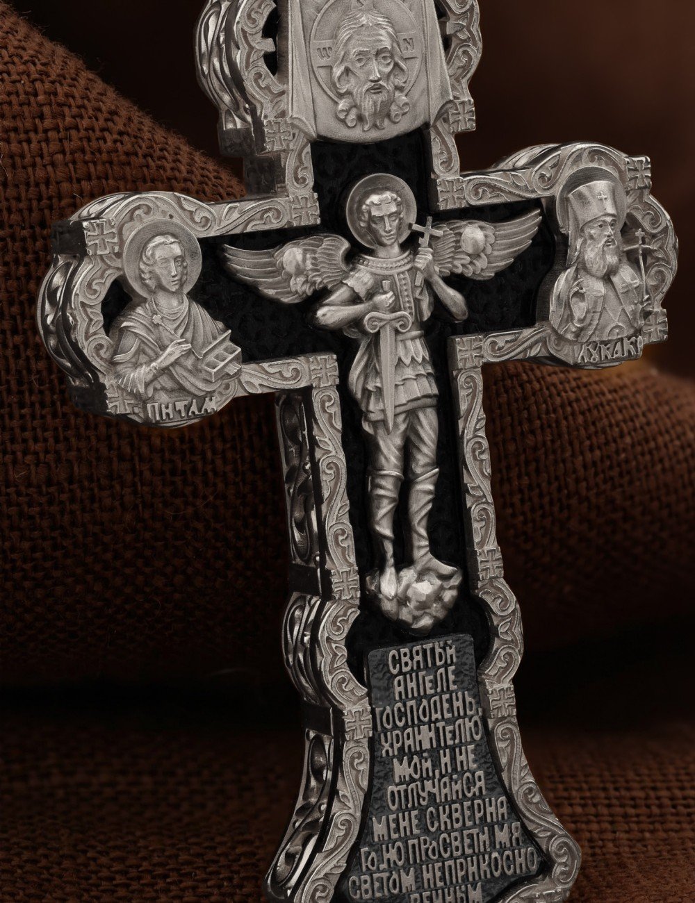 Крест из белого золота c эбеновым деревом