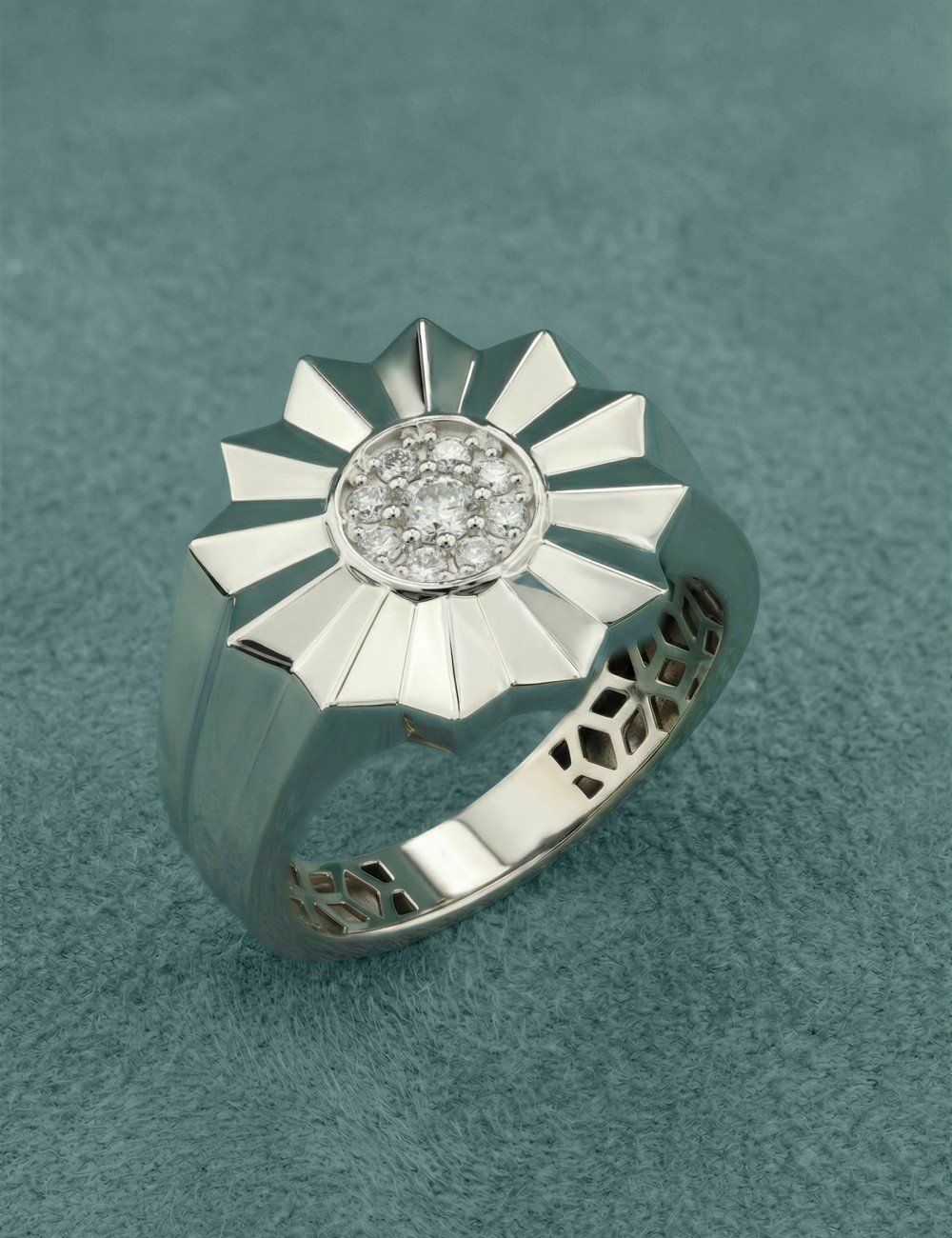 Кольцо из белого золота c бриллиантами