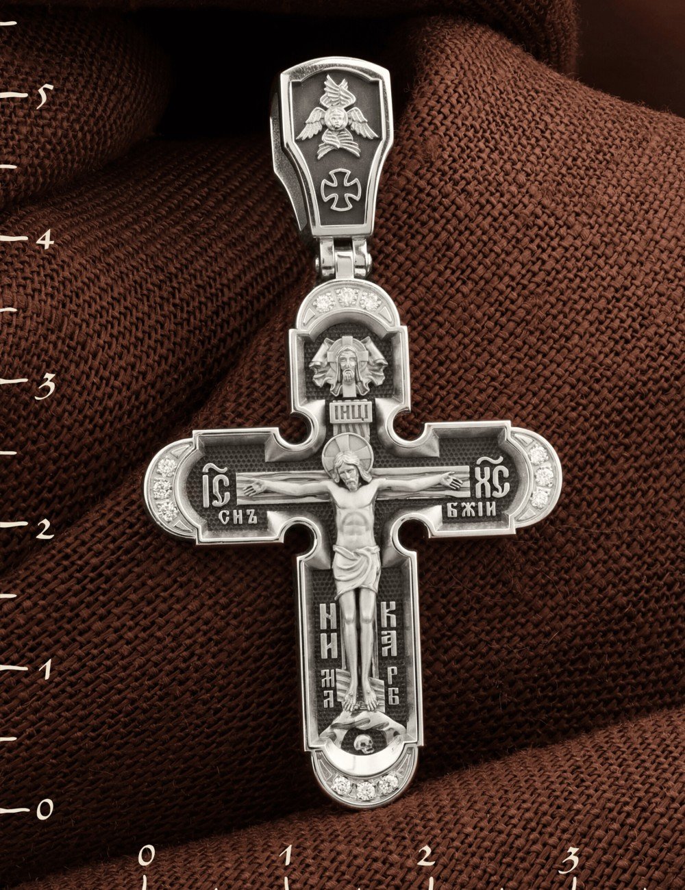 Крест из белого золота c бриллиантами