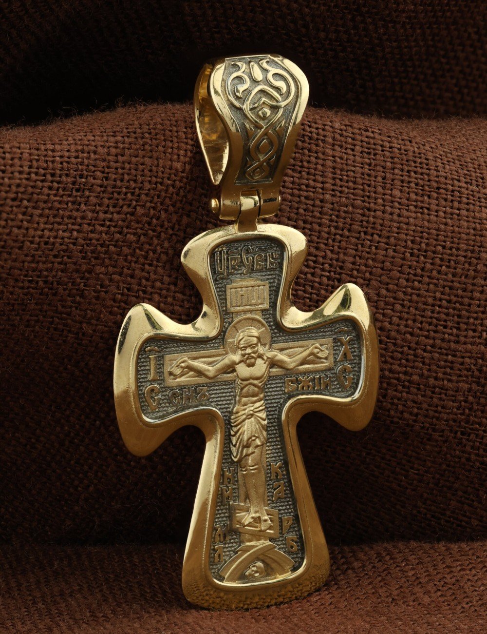 Крест из лимонного золота