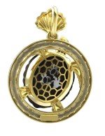 Подвеска из лимонного золота c эмалью и железным деревом