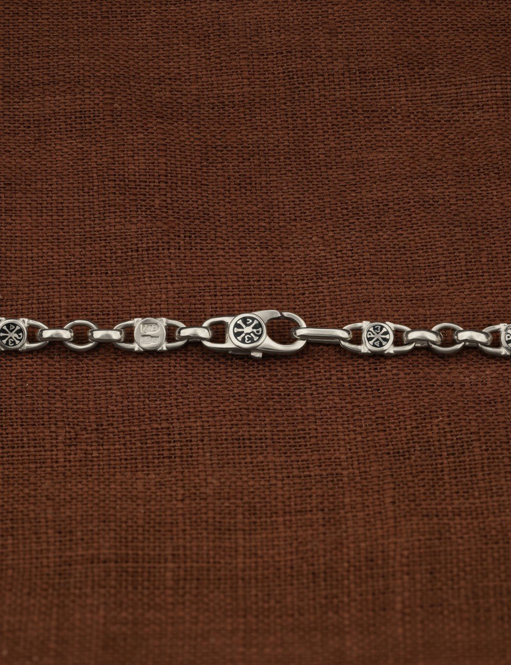 Цепь из белого золота c эмалью