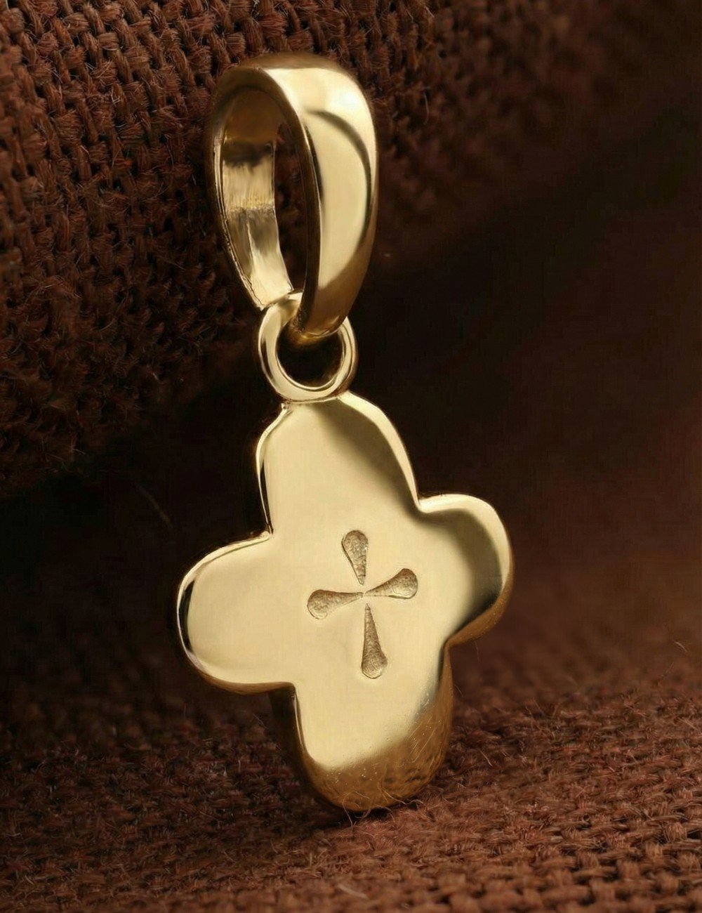 Крест из лимонного золота