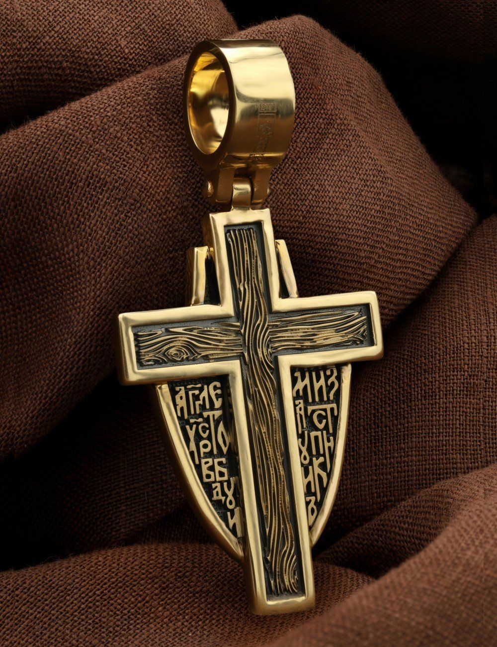 Крест из лимонного золота