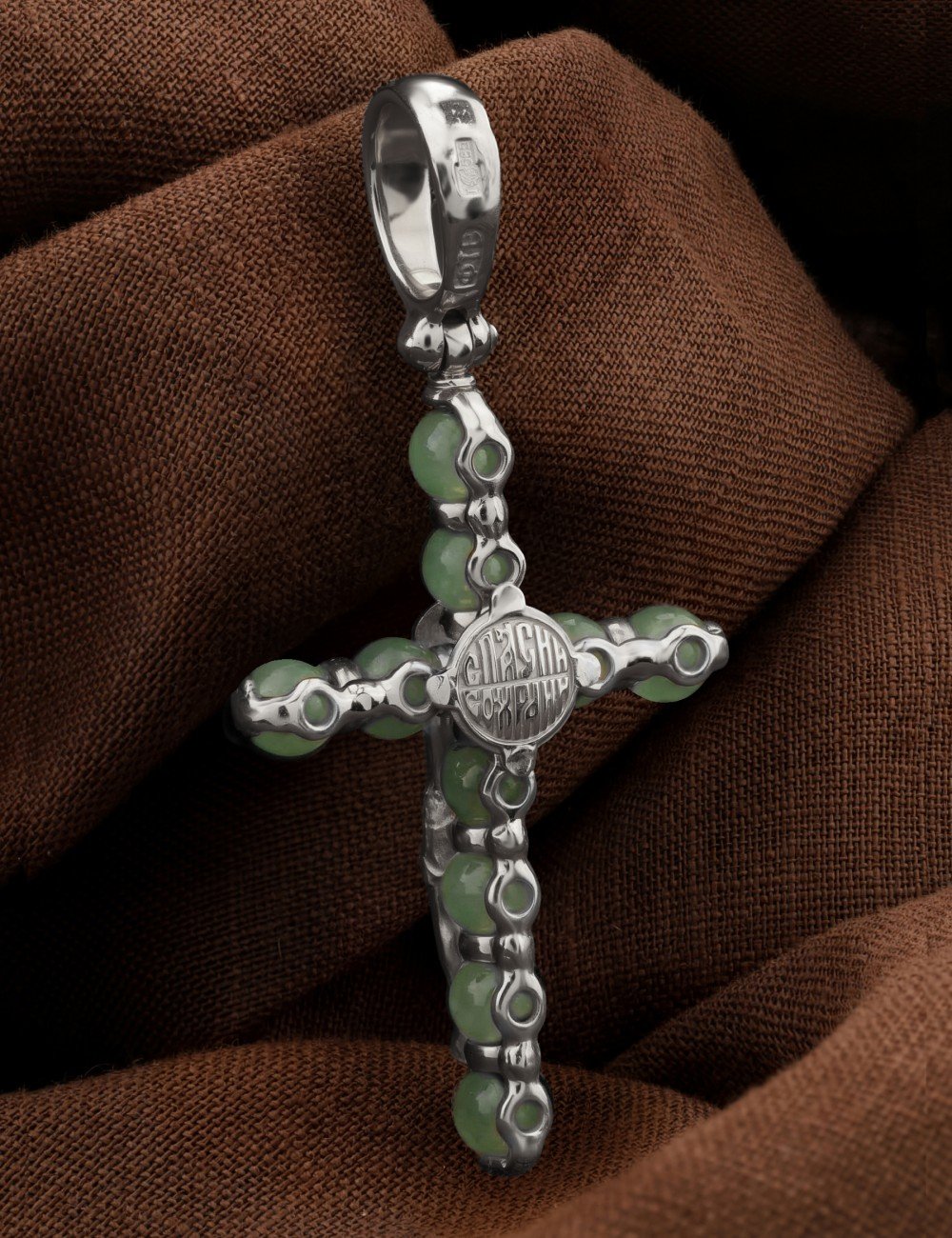 Крест из белого золота c нефритом