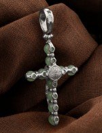 Крест из белого золота c нефритом