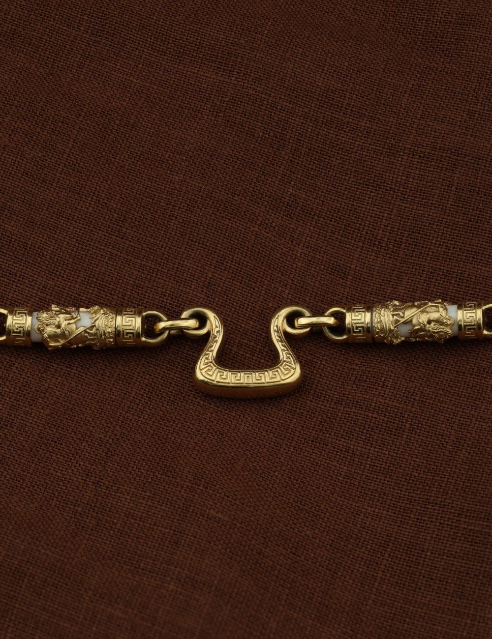 Цепь из лимонного золота c эмалью и бивнем мамонта