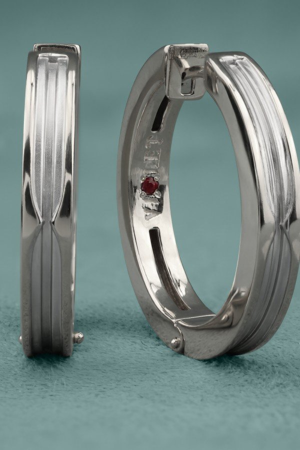 Серьги из белого золота c рубином