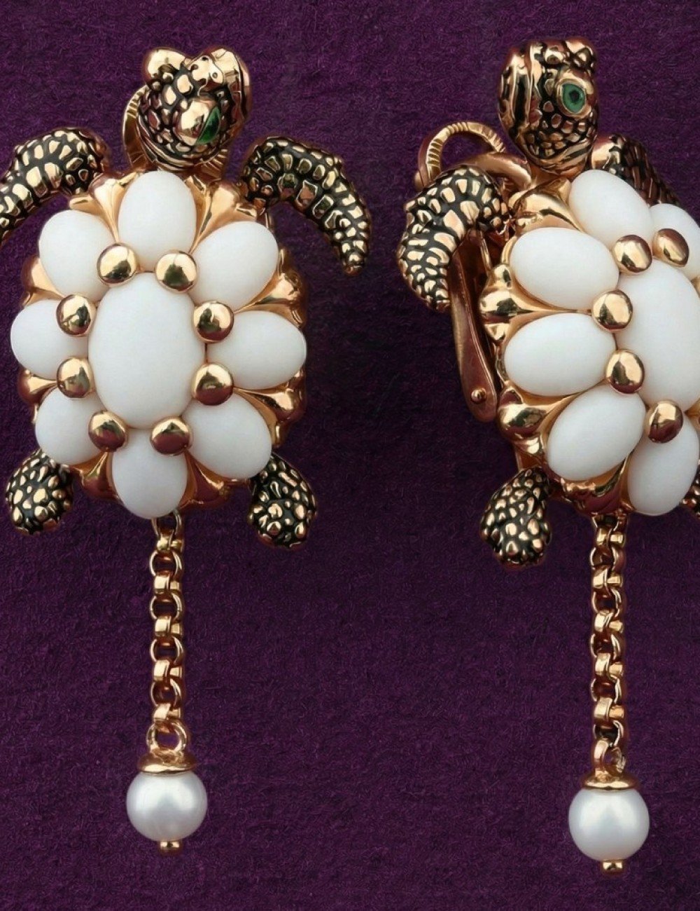 Серьги из золота c эмалью, жемчугом и бивнем мамонта