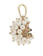 Подвеска из золота c эмалью и жемчугом