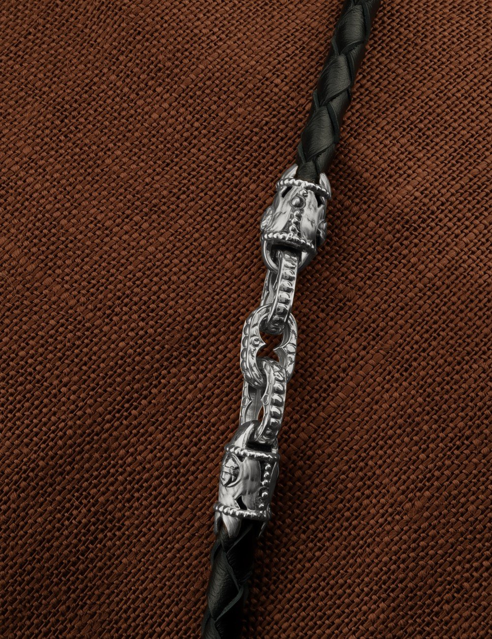 Гайтан из белого золота c кожаным шнурком