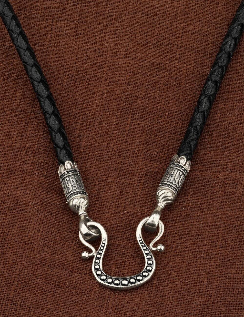 Гайтан из белого золота c кожаным шнурком