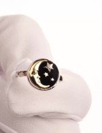 Кольцо из белого золота c бриллиантами и ониксом