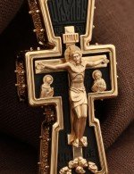 Крест из золота c эбеновым деревом
