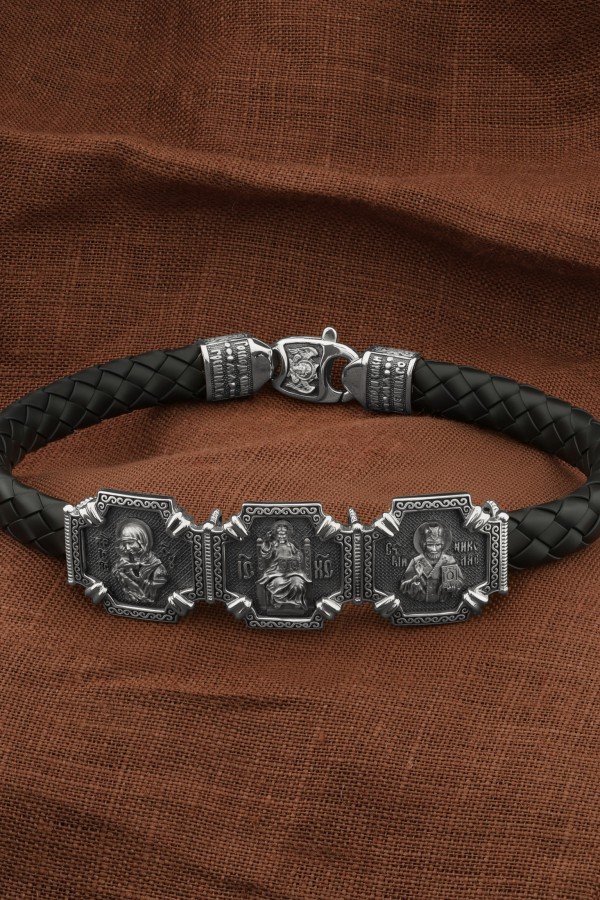 Браслет из белого золота c шнурком