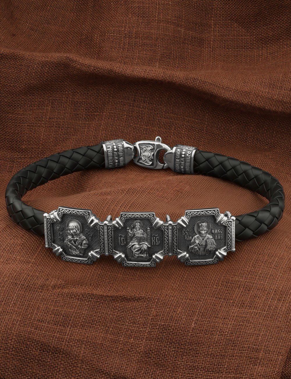 Браслет из белого золота c шнурком