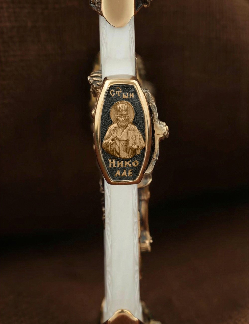 Крест из золота c бивнем мамонта