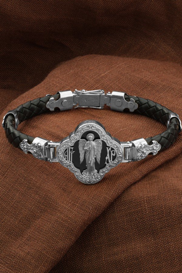 Браслет из белого золота c шнурком и ониксом