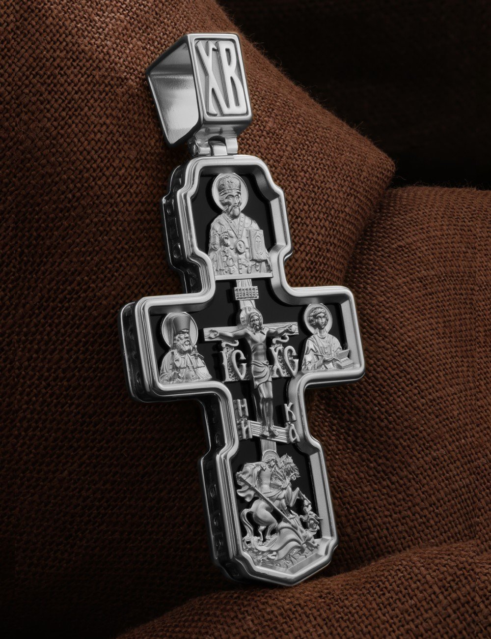 Крест из белого золота c ониксом