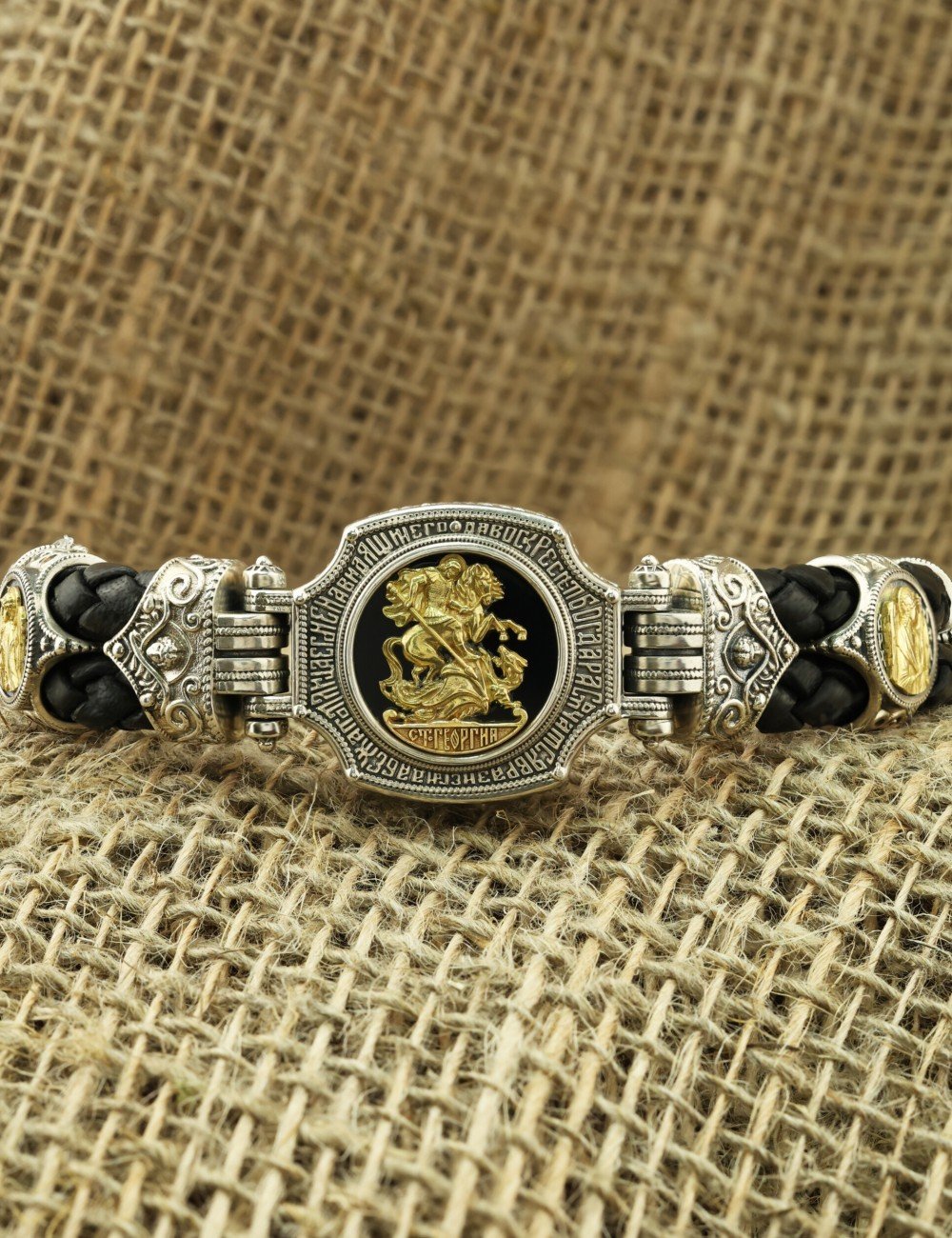 Браслет из серебра и золота c кожаным шнурком и ониксом