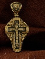 Крест из лимонного золота