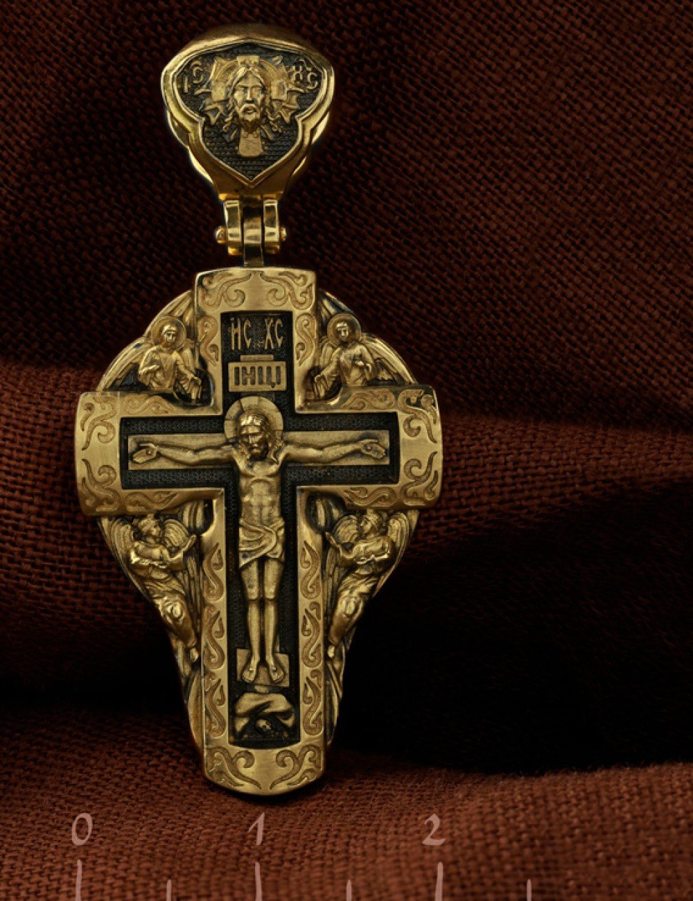 Крест из лимонного золота