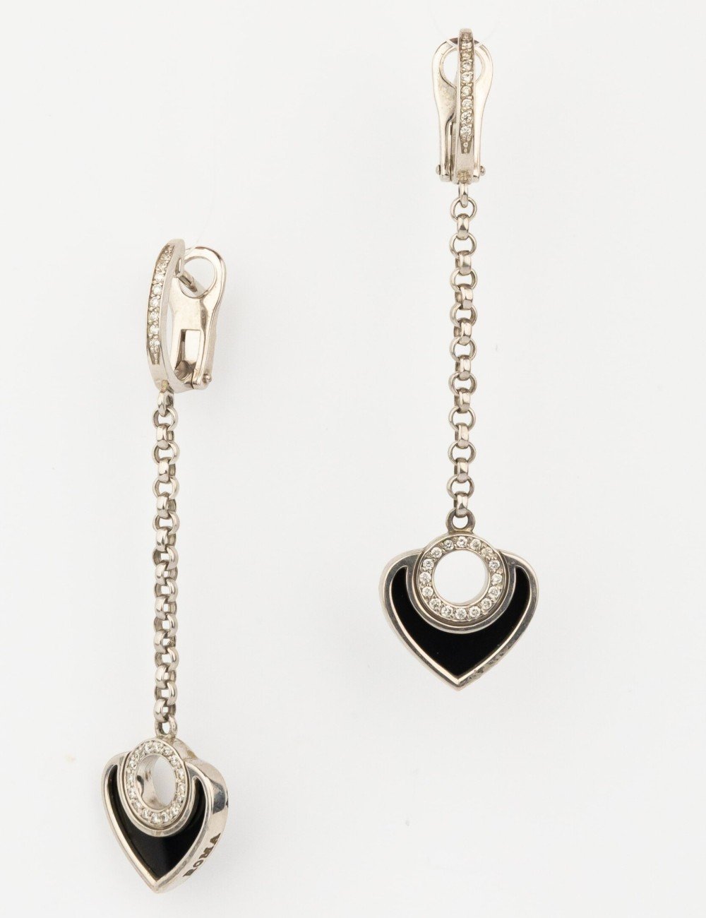 Серьги из белого золота c бриллиантами и ониксом