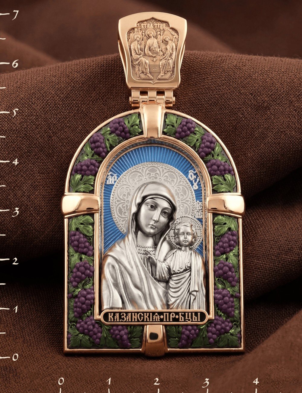 Образок из золота c эмалью