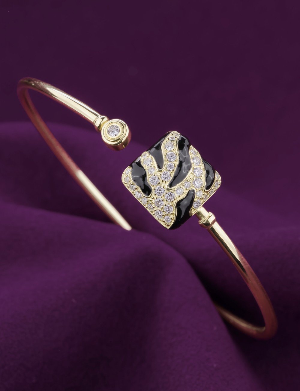 Браслет из лимонного золота c эмалью и бриллиантами