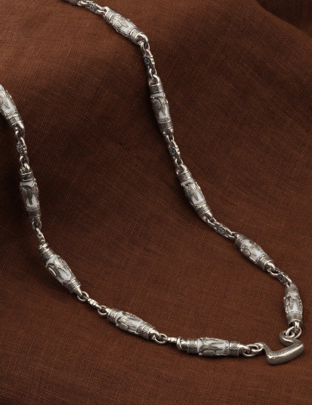 Цепь из белого золота c эмалью и бивнем мамонта