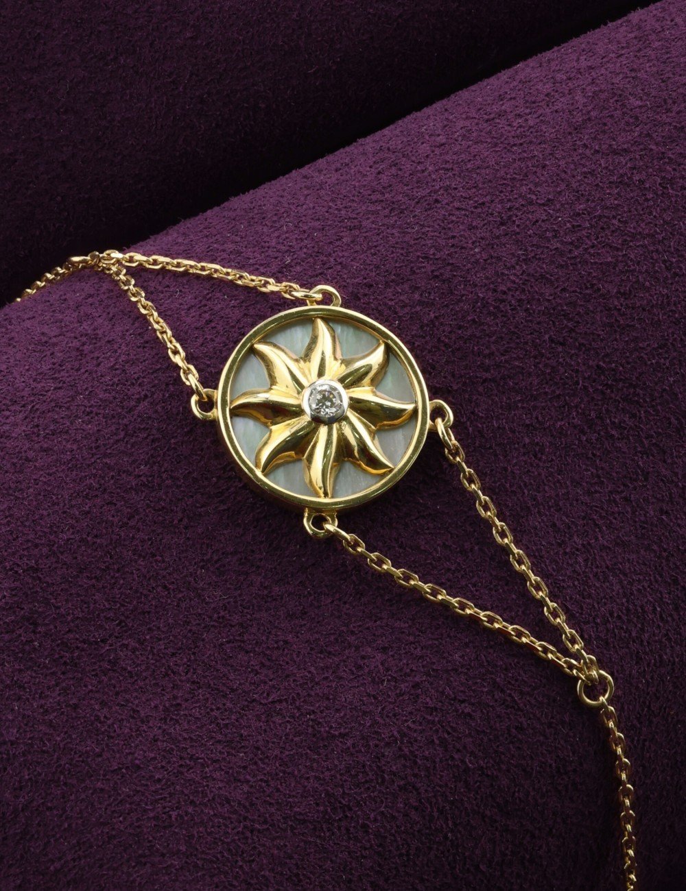 Браслет из лимонного золота c бриллиантами и перламутром