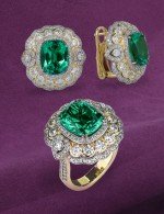 Серьги из лимонного золота c бриллиантами и изумрудом