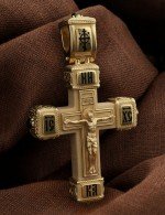 Крест из лимонного золота c эмалью, ониксом и деревом груши