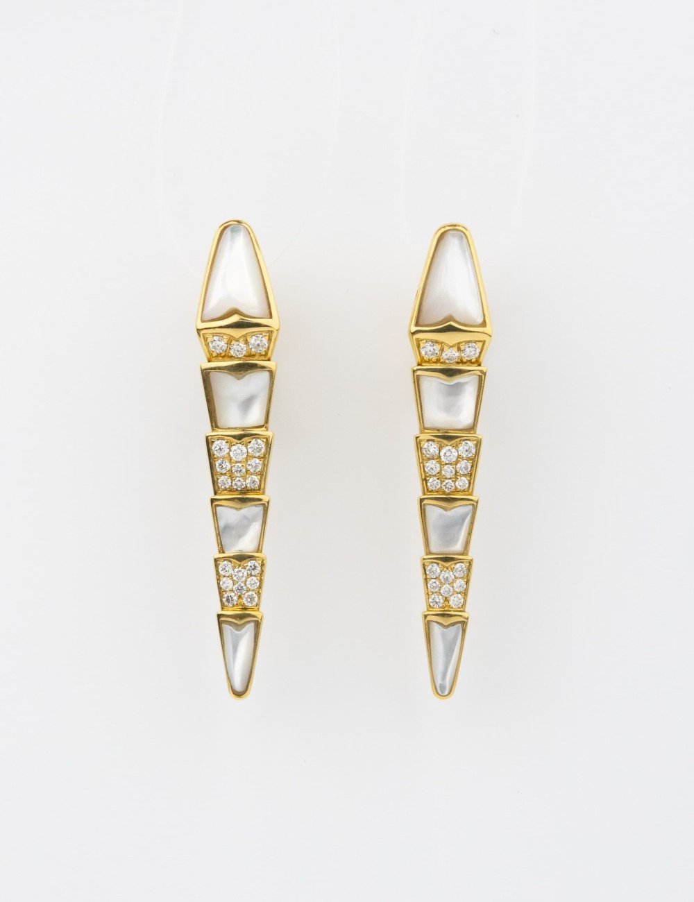 Серьги из лимонного золота c бриллиантами и перламутром